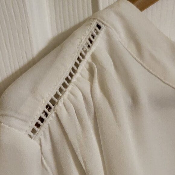 Vince Camuto New Ivory medium long sleeve blouse with embroidered sleeves NWT - Picture 3 of 10
